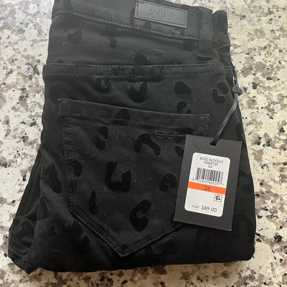 NWT Dkny Women's Black Animal Leopard Print Stretch Casual Skinny Jeans Size 26 - Picture 2 of 5